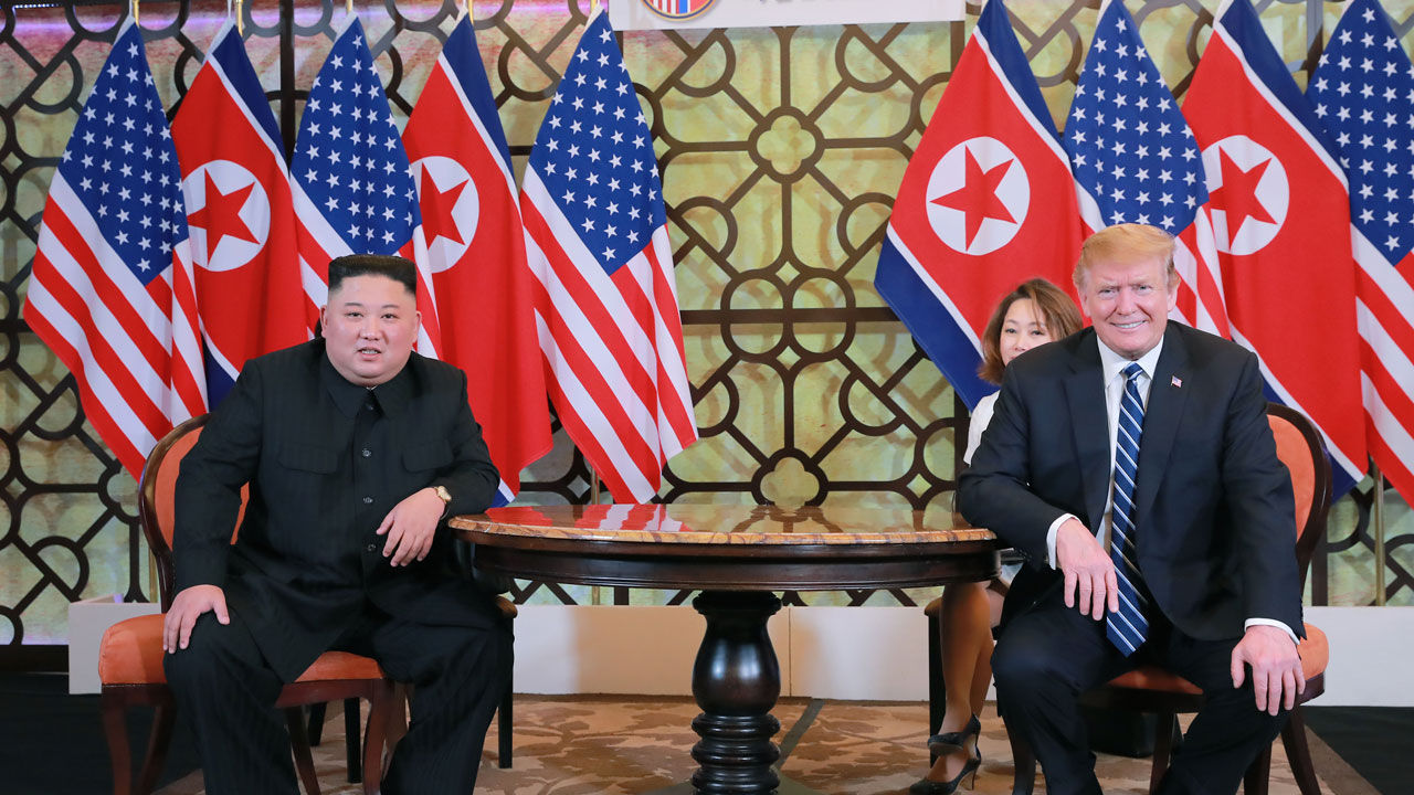 This photo published by North Korea's Korean Central News Agency shows North Korean leader Kim Jong-un (L) and U.S. President Donald Trump in Hanoi, Vietnam, on Feb. 28, 2019. (Yonhap) (For Use Only in the Republic of Korea. No Redistribution.)