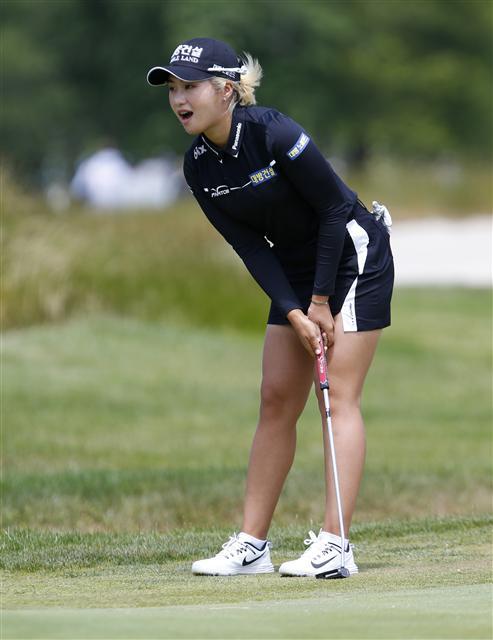 <YONHAP PHOTO-2069> Jeongeun Lee6, of South Korea, reacts during final round of the Shop Rite LPGA Classic tournament, Sunday, June 9, 2019, in Galloway, N.J. (AP Photo/Noah K. Murray)/2019-06-10 08:00:52/ <저작권자 ⓒ 1980-2019 ㈜연합뉴스. 무단 전재 재배포 금지.>