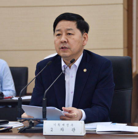 구윤철 기획재정부 2차관이 정부세종청사에서 열린 제2차 지출구조개혁단 회의에서 모두발언을 하고 있다.［기획재정부 제공］