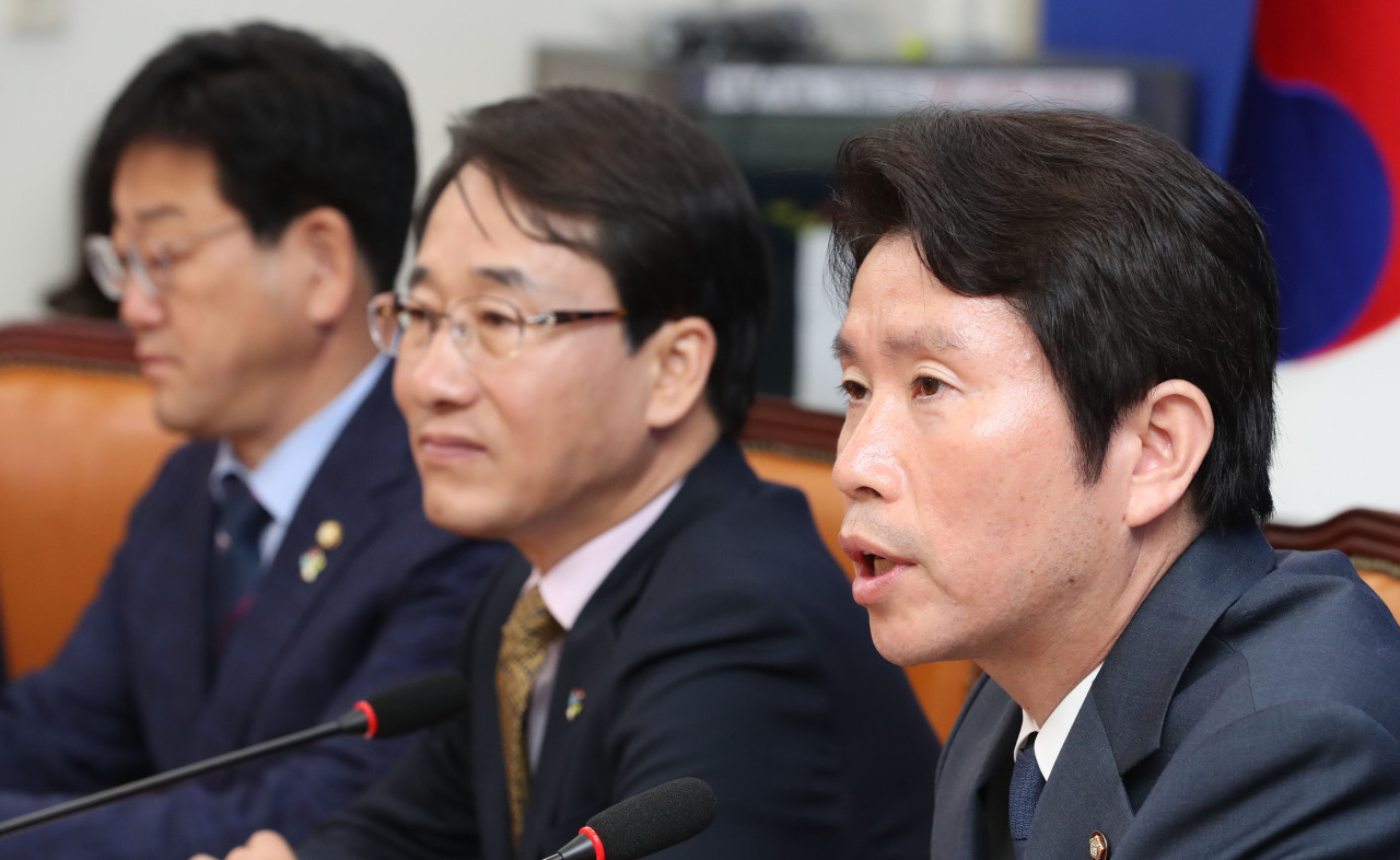 <YONHAP PHOTO-1691> 발언하는 이인영 (서울=연합뉴스) 하사헌 기자 = 더불어민주당 이인영 원내대표가 11일 오전 국회에서 열린 원내대책회의에서 발언하고 있다. 2019.6.11 toadboy@yna.co.kr/2019-06-11 09:54:29/ <저작권자 ⓒ 1980-2019 ㈜연합뉴스. 무단 전재 재배포 금지.>
<YONHAP PHOTO-1691> 발언하는 이인영 (서울=연합뉴스) 하사헌 기자 = 더불어민주당 이인영 원내대표가 11일 오전 국회에서 열린 원내대책회의에서 발언하고 있다. 2019.6.11 toadboy@yna.co.kr/2019-06-11 09:54:29/ <저작권자 ⓒ 1980-2019 ㈜연합뉴스. 무단 전재 재배포 금지.>