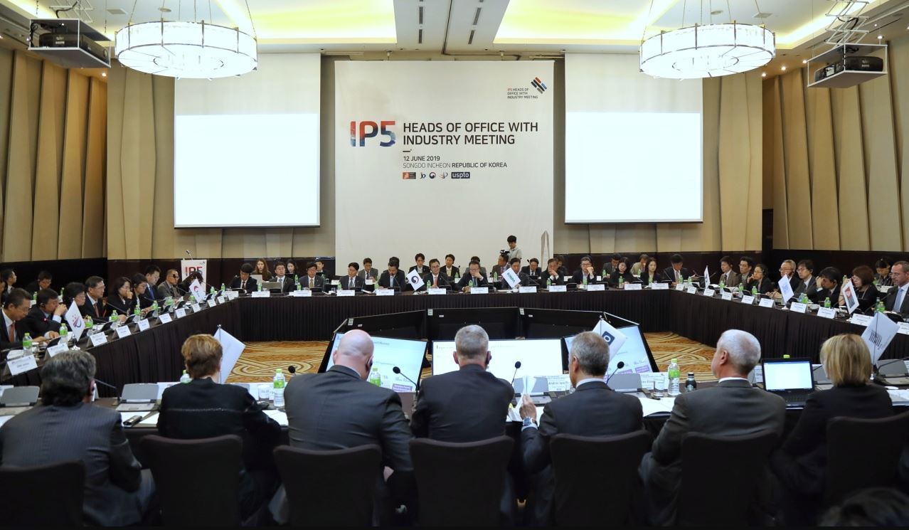 KIPO chairs the IP5 meeting with industry representatives at Sheraton Grand Incheon on Wednesday, the second day of the annual IP5 roundtable. (KIPO)
