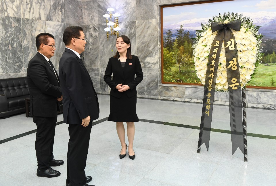 김정은 “이희호 여사 뜻 받들어 남북협력 계속하자”