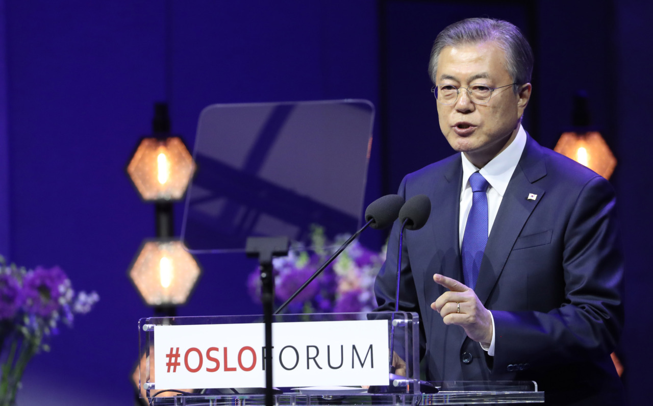 President Moon Jae-in gives a speech at the Oslo Forum on Wednesday. Yonhap