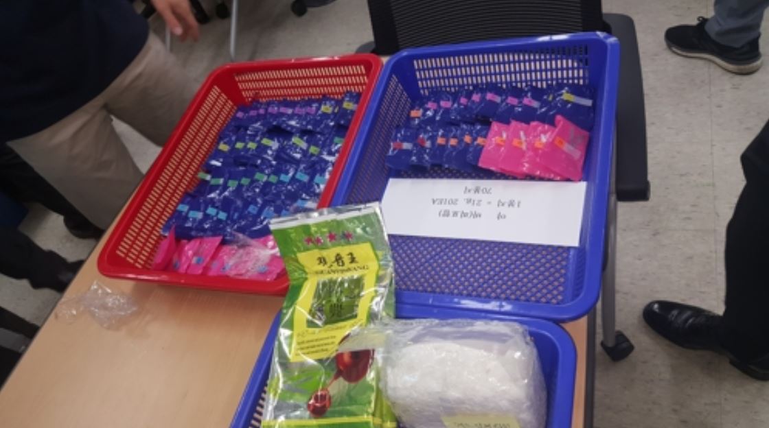 Police display confiscated yaba pills and methamphetamine. (Busan District Prosecutors' Office, Yonhap)