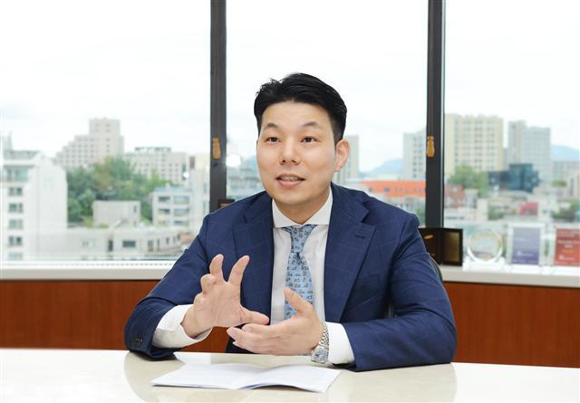 정윤형 법무법인 태평양 변호사. 정 변호사는 “어떤 방식으로 규제를 완화해야 혁신을 지원하면서도 금융 소비자를 보호할 수 있을지에 대해 당국과 업계 등이 치열하게 고민하고 있는 상황”이라며 “‘비전만 명확히 제시하면 되겠지’하는 생각만으로는 부족하다”고 조언했다.