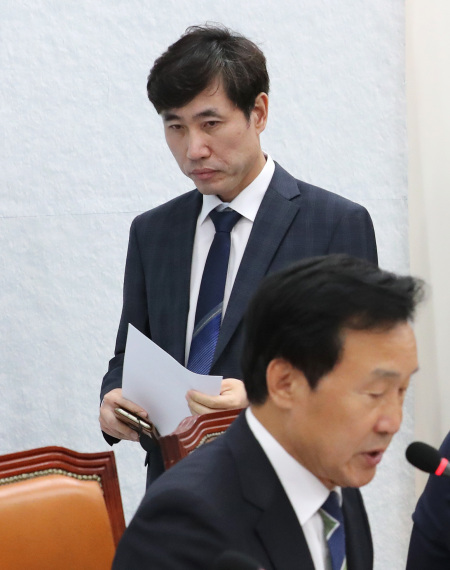 하태경 바른미래당 최고의원이 17일 오전 최고위원회의에 참석하고 있다.  [연합]
