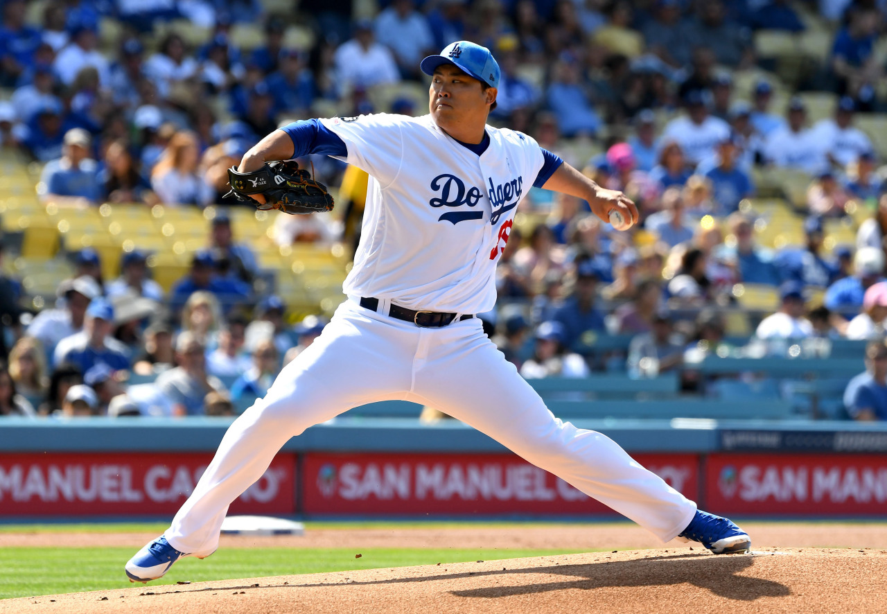 <YONHAP PHOTO-0887> Jun 16, 2019; Los Angeles, CA, USA; Los Angeles Dodgers starting pitcher Hyun-Jin Ryu (99) pitches in the first inning of the game against the Chicago Cubs at Dodger Stadium. Mandatory Credit: Jayne Kamin-Oncea-USA TODAY Sports/2019-06-17 09:16:15/ <저작권자 ⓒ 1980-2019 ㈜연합뉴스. 무단 전재 재배포 금지.>
<YONHAP PHOTO-0887> Jun 16, 2019; Los Angeles, CA, USA; Los Angeles Dodgers starting pitcher Hyun-Jin Ryu (99) pitches in the first inning of the game against the Chicago Cubs at Dodger Stadium. Mandatory Credit: Jayne Kamin-Oncea-USA TODAY Sports/2019-06-17 09:16:15/ <저작권자 ⓒ 1980-2019 ㈜연합뉴스. 무단 전재 재배포 금지.>