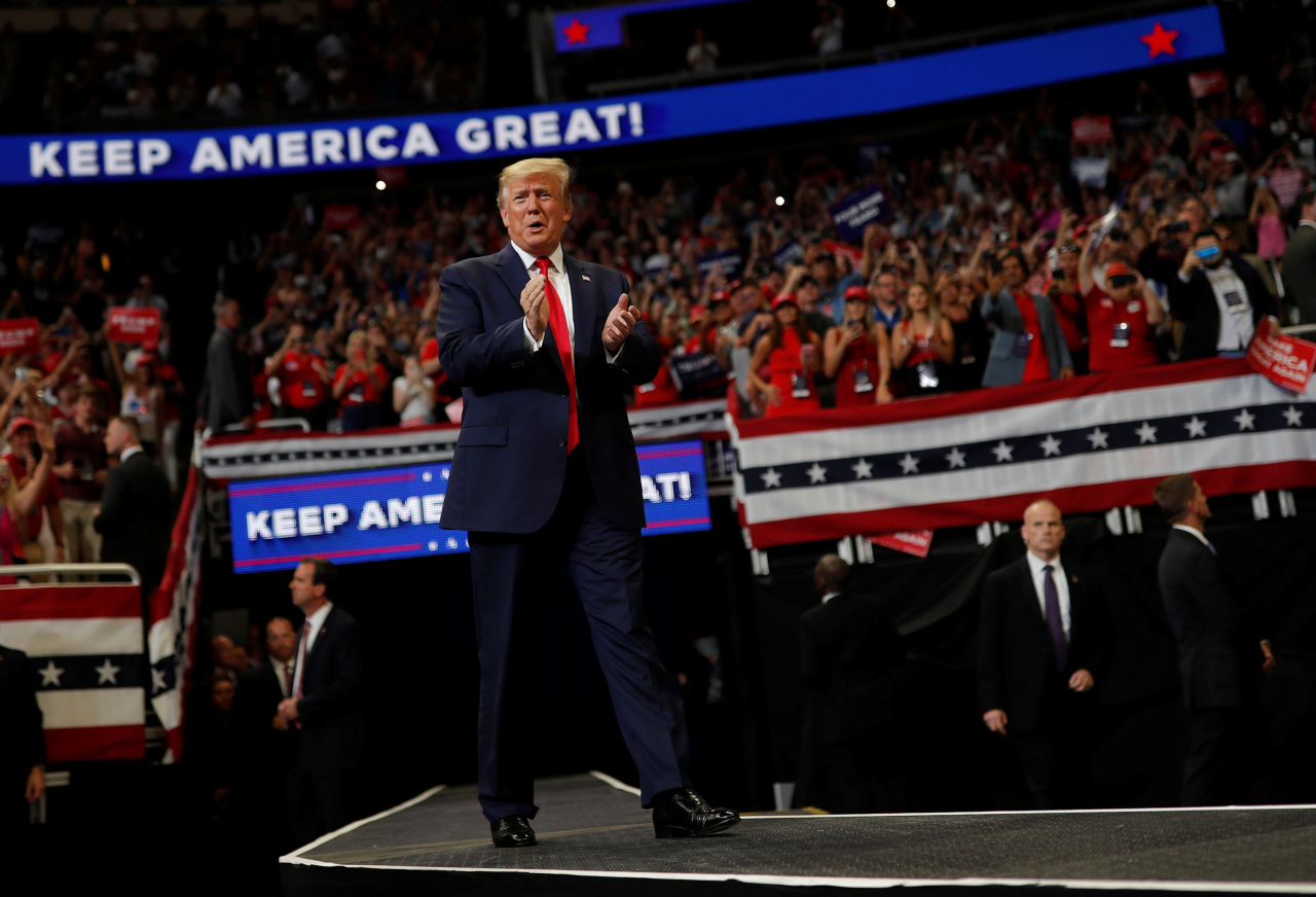 <YONHAP PHOTO-1675> U.S. President Donald Trump reacts on stage formally kicking off his re-election bid with a campaign rally in Orlando, Florida, U.S., June 18, 2019. REUTERS/Carlos Barria/2019-06-19 09:35:14/ <저작권자 ⓒ 1980-2019 ㈜연합뉴스. 무단 전재 재배포 금지.>
<YONHAP PHOTO-1675> U.S. President Donald Trump reacts on stage formally kicking off his re-election bid with a campaign rally in Orlando, Florida, U.S., June 18, 2019. REUTERS/Carlos Barria/2019-06-19 09:35:14/ <저작권자 ⓒ 1980-2019 ㈜연합뉴스. 무단 전재 재배포 금지.>