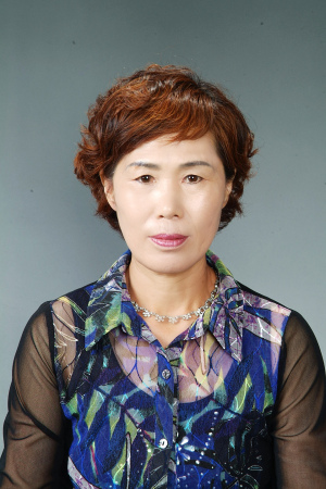제16회 경북도 새마을여인상 시상식에서 대상을 수상한 황명자씨. [영양군 제공]