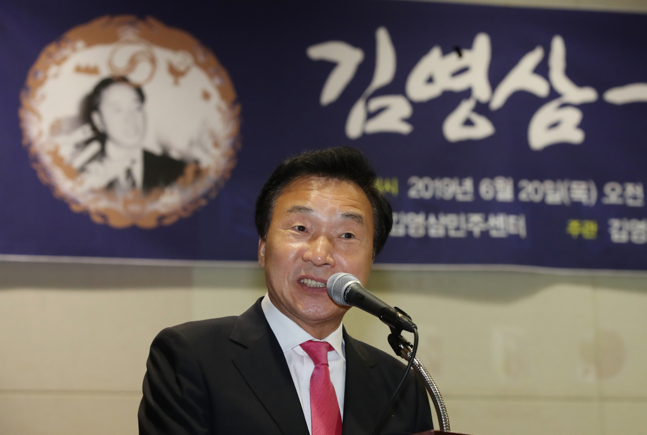 바른미래당 손학규 대표가 20일 오전 서울 동작구 김영삼대통령기념도서관에서 열린 '김영삼-상도동 50주년 기념행사'에서 축사를 하고 있는 모습. [연합]