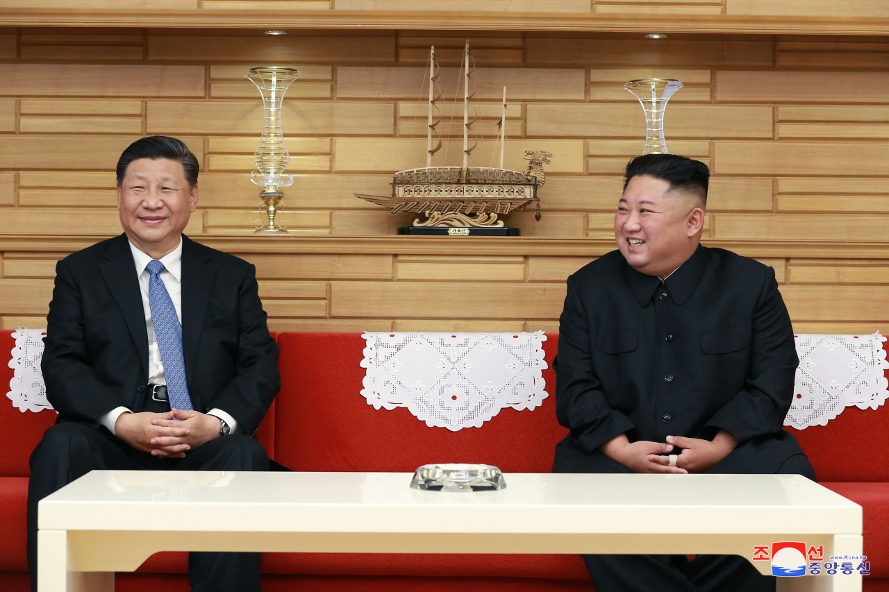 김정은 북한 국무위원장과 시진핑(習近平) 중국 국가주석이 지난 20일 평양에서 북중정상회담을 가졌다고 조선중앙통신이 21일 보도했다. [연합]