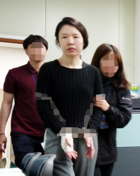 전 남편을 살해 한후 잔혹한 방법으로 시신을 훼손·유기한 혐의로 구속된 고유정이 전 남편과의 이혼도 하기 전에 현재의 남편과 만남을 갖은 것으로 밝혀졌다. [연합]