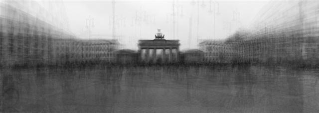 김민호, Monument BrandenburgGate Eastside, pigmentprint 81×150cm, 2019
[갤러리조선 제공]