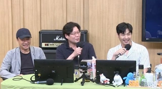 영화 '비스트'의 주연 배우인 유재명이 한 라디오 방송 프로그램에 출연해 박보검에 대해 아낌없는 칭찬과 함께 삼촌 팬심을 드러내 화제다. [SBS 파워FM '두시탈출 컬투쇼'방송 캡처]