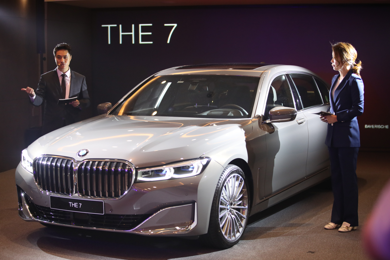BMW 7 Series face-lift unveiled at a launching ceremony held in Seoul on Wednesday. (Yonhap)