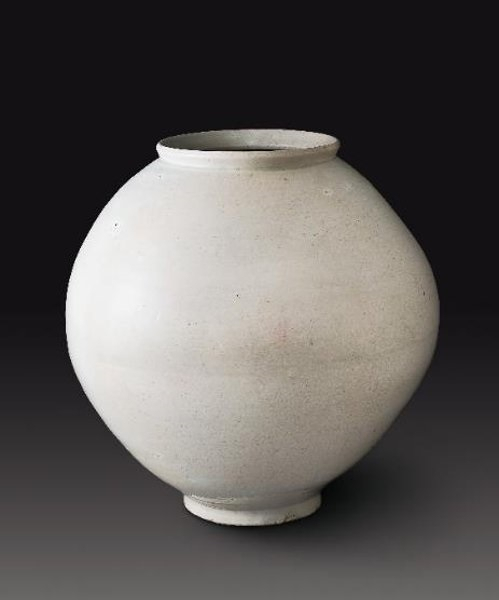 서울옥션이 26일 신사동 강남센터의 제152회 경매에 출품한 백자대호. 41&times;45.5(h)cm, 조선시대. [서울옥션 제공]
