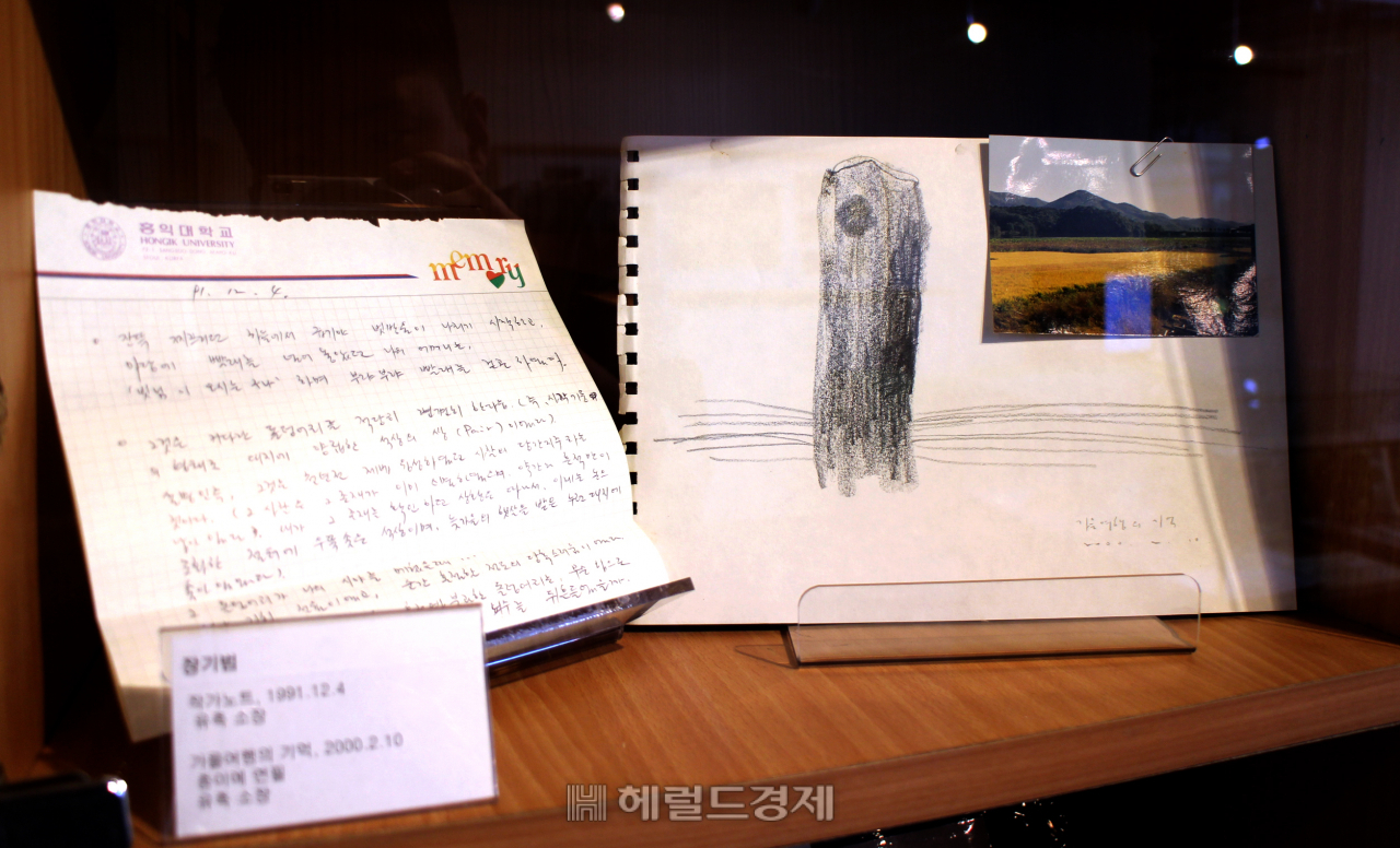 김달진미술자료박물관은 오는 9월 30일까지 한국현대미술계에서 잊혀진 미술인들을 재조명하는 전시 '반추(反芻) 반추상: 1999-2004 작고미술인'전을 개최한다. 사진은 전시전경 [자료제공=김달진미술자료박물관]