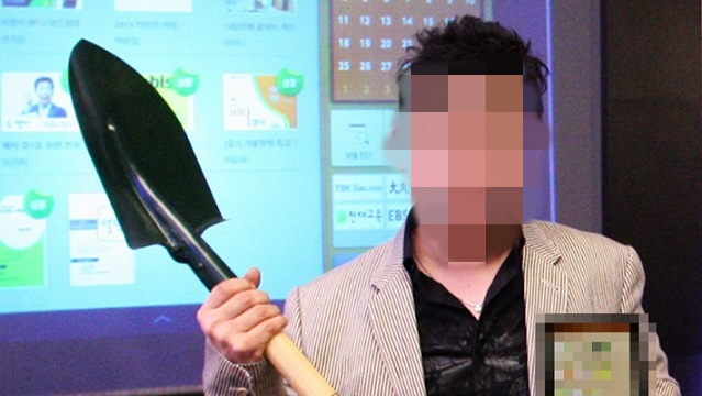 무단으로 전속계약을 해지하고 다른 학원과 전속계약을 체결한 유명 대입 수학 강사인 일명 '삽자루' 우모 씨가 대법원에서 75억원의 위약금 배상 판결을 받았다. [유튜브 동영상 캡처]