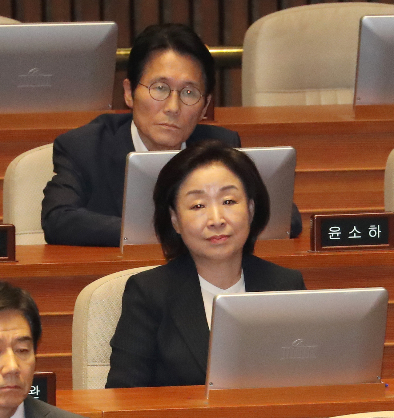 28일 오후 국회에서 열린 제369회 본회의에서 심상정 정개특위 위원장과 윤소하 원내대표가 자리하고 있다. 여야는 이날 본회의에서 정개특위와 사개특위 활동 기한을 8월31일까지 연장하는 안건을 처리했다. 연합뉴스