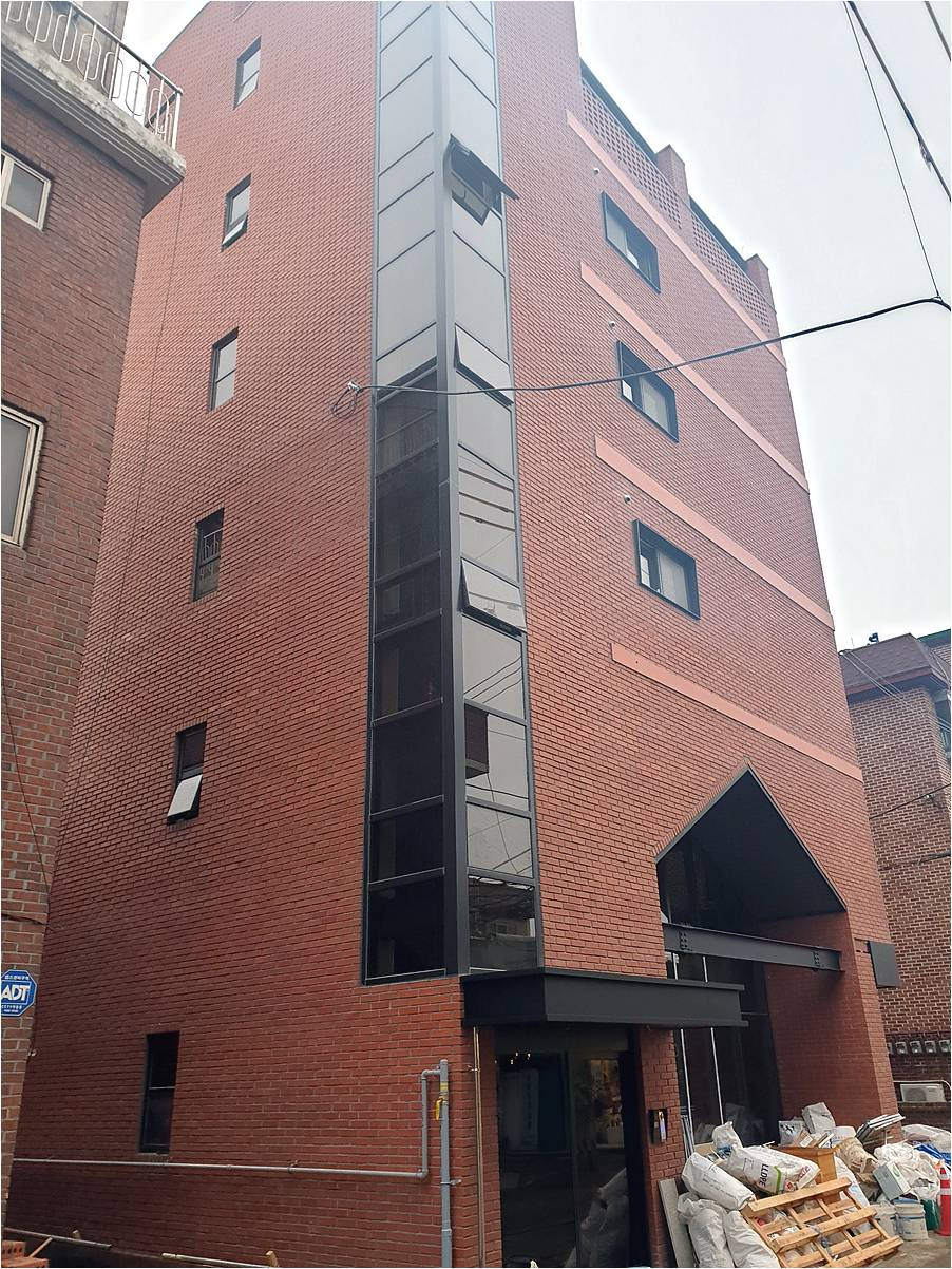 성수동 붉은 벽돌 건물. [성동구 제공]