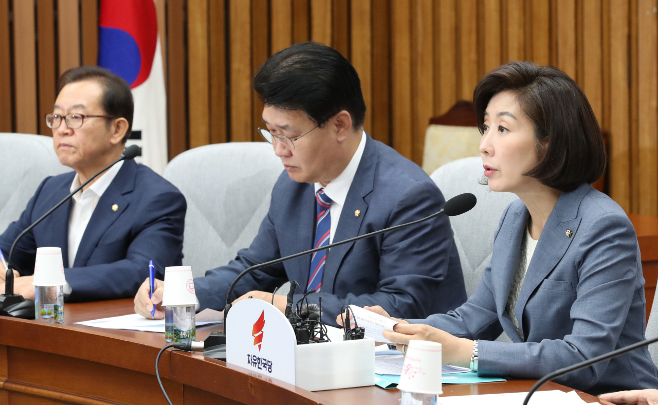 자유한국당 나경원 원내대표가 2일 국회에서 열린 원내대책회의에서 발언하고 있다. 연합뉴스