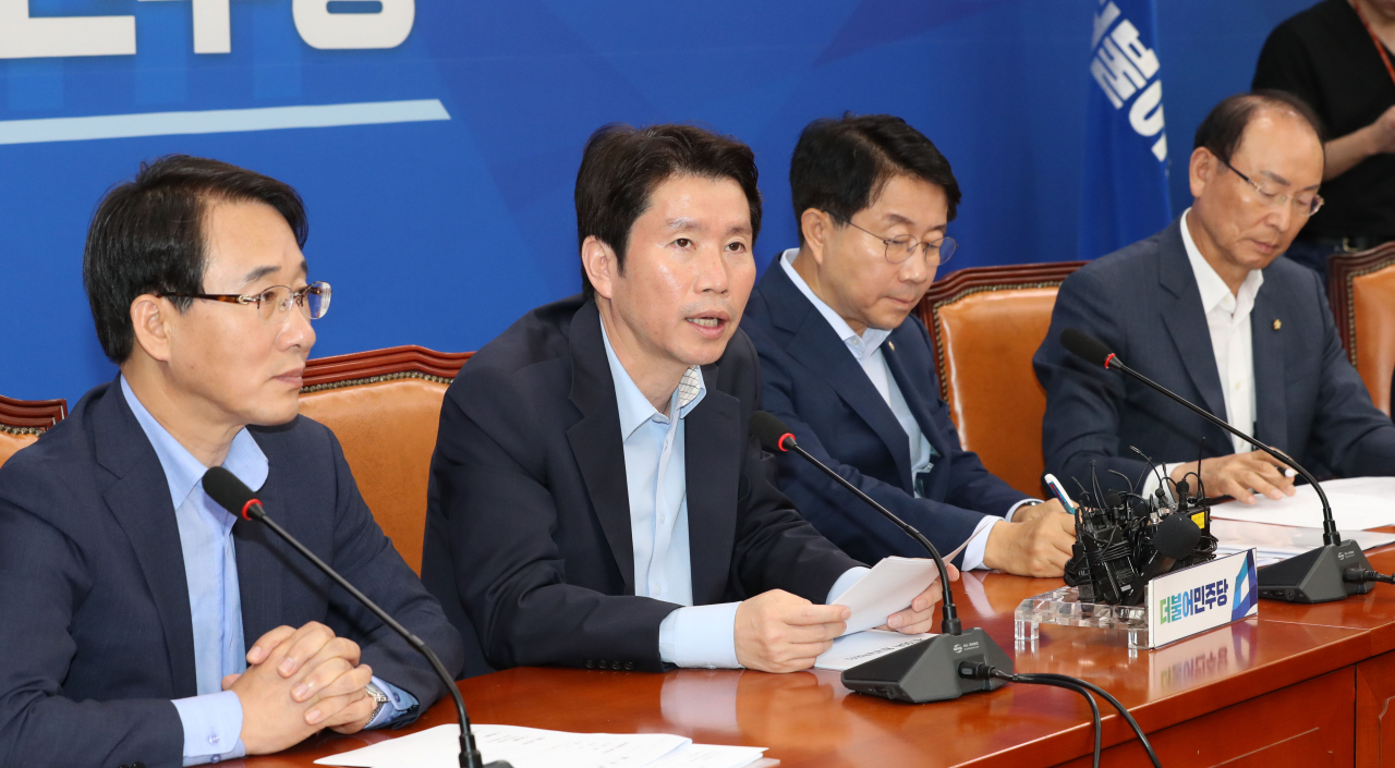 더불어민주당 이인영 원내대표가 2일 오전 국회에서 열린 원내대책회의에서 발언하고 있다. 연합뉴스