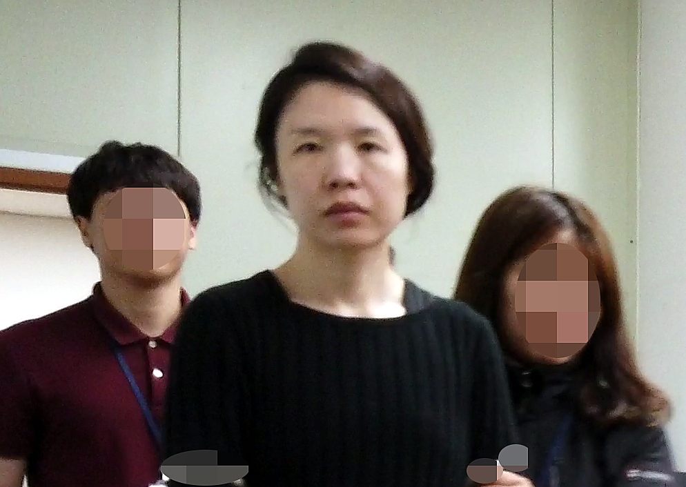 전 남편을 살해하고 시신을 훼손·유기한 혐의로 구속된 고유정이 지난 1일 재판에 넘겨졌다. 경찰에 구속 중이던 고유정이 제주동부경찰서 유치장에서 나와 진술녹화실로 이동하고 있는 모습. [연합]