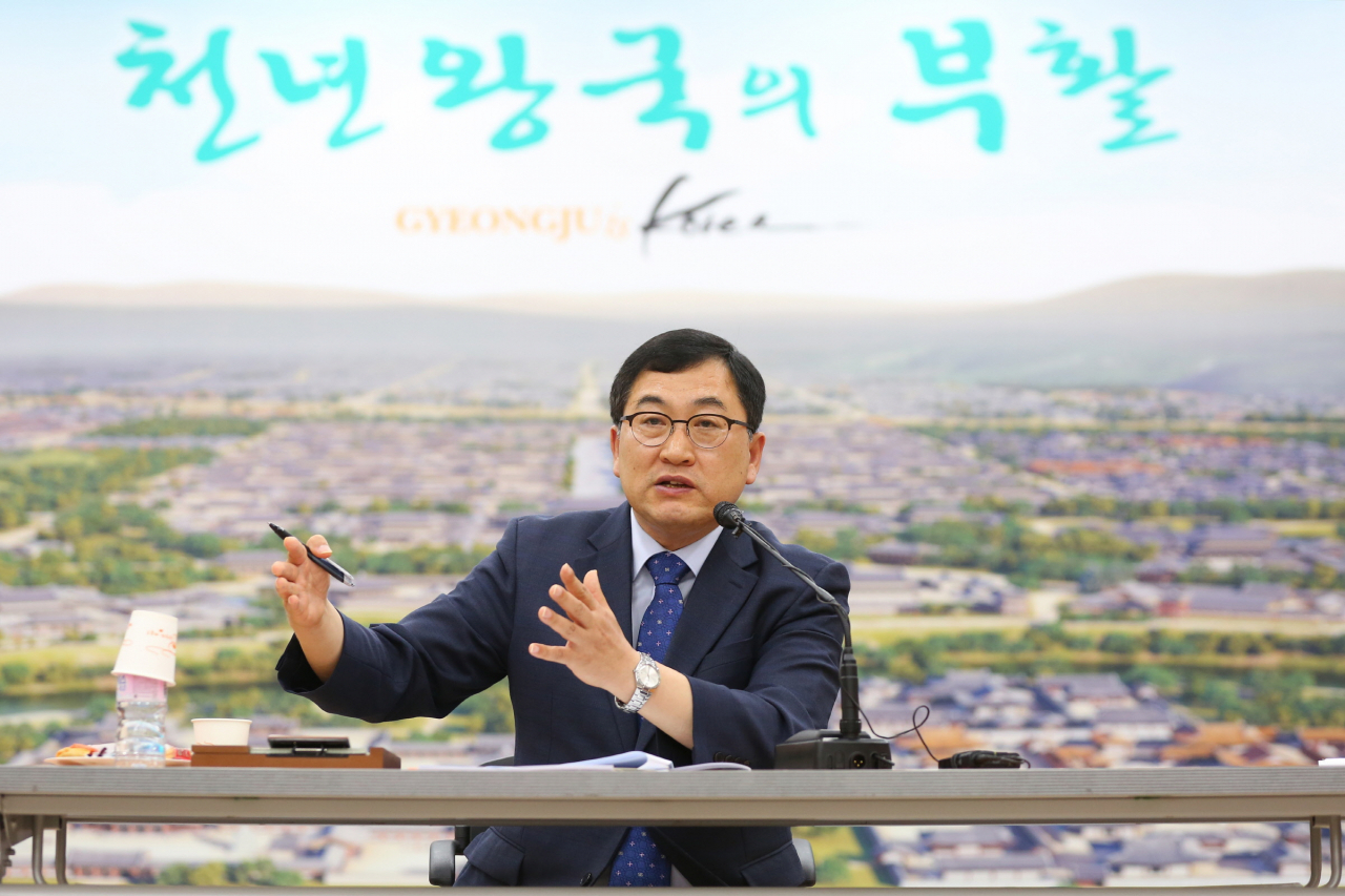 주낙영 경주시장이 2일 시청 대회의실에서 민선7기 1주년 기자간담회를 열고 있다. [경주시 제공]