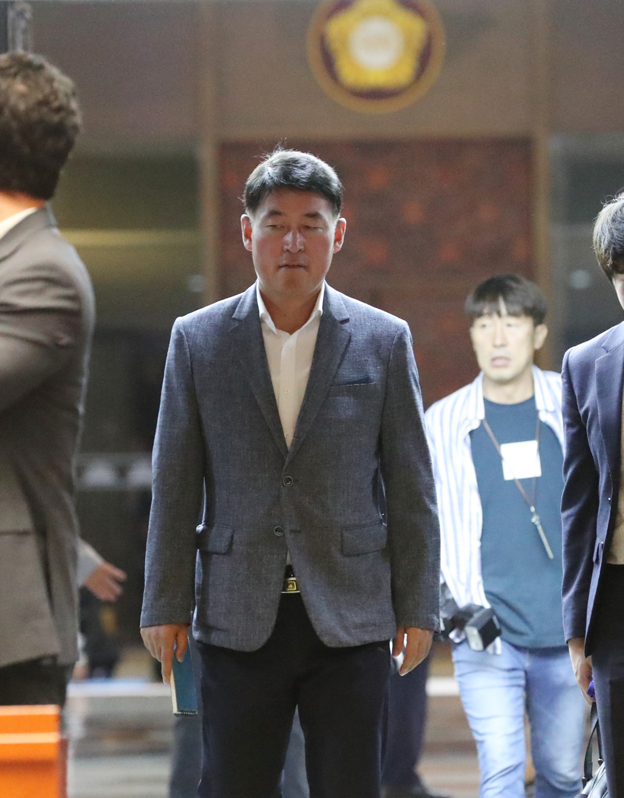 예산결산특별위원회 위원장인 황영철 자유한국당 의원이 지난달 17일 국회에서 열린 의원총회에 들어서고 있다. [연합]