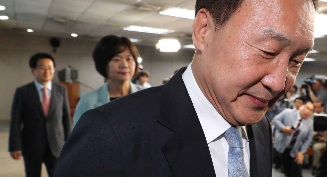 바른미래당 손학규(오른쪽부터), 정의당 이정미, 민주평화당 정동영 대표가 지난 2일 오전 국회 정론관에서 선거제도 개혁과 패스트트랙 법안 처리 완수를 촉구하는 긴급기자회견을 마친 뒤 이동하고 있다. [연합]