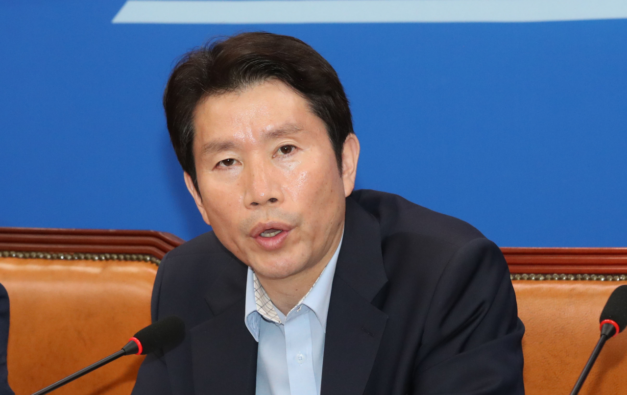 더불어민주당 이인영 원내대표가 2일 오전 국회에서 열린 원내대책회의에서 발언하고 있다. 연합뉴스