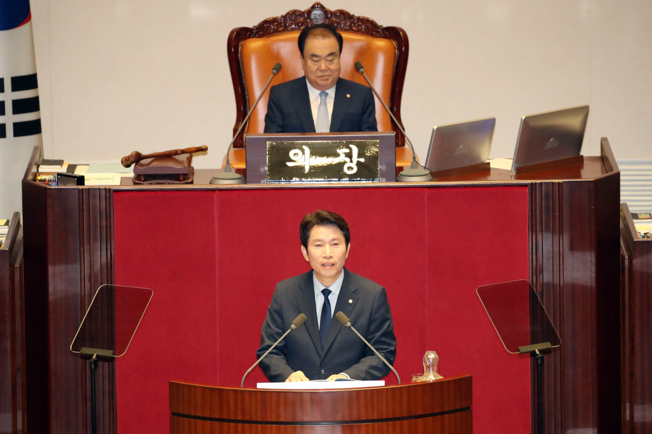더불어민주당 이인영 원내대표가 3일 국회 본회의장에서 교섭단체 대표연설을 하고 있다. [연합]