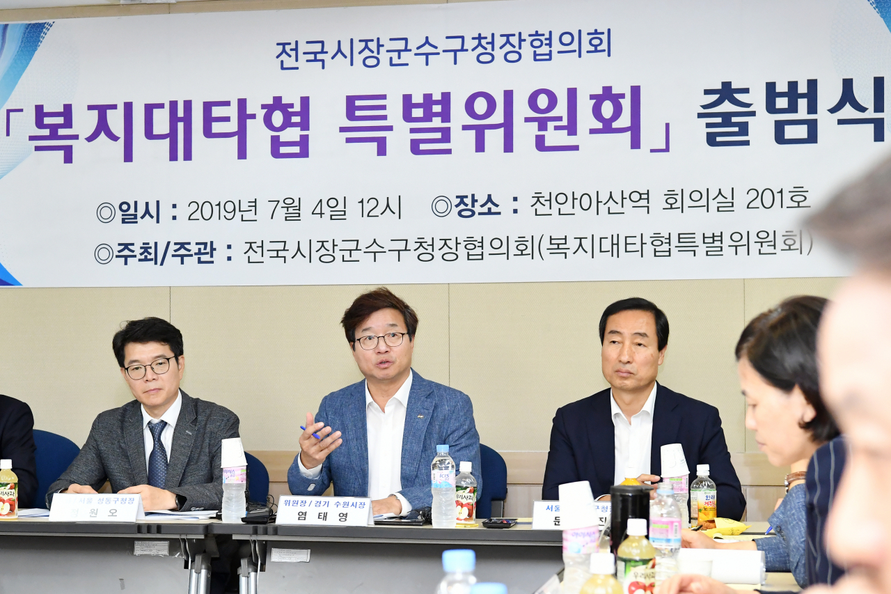 복지대타협특별위원회 위원장으로 선출된 염태영 수원시장이 발언하고 있다.[수원시 제공]