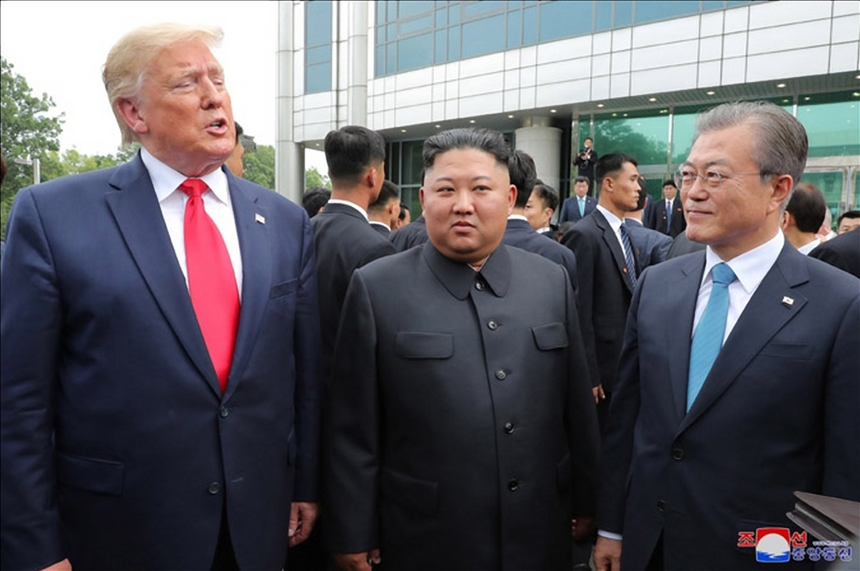 President Moon Jae-in, US President Donald Trump and North Korean leader Kim Jong-un at Panmunjom on Sunday. Yonhap