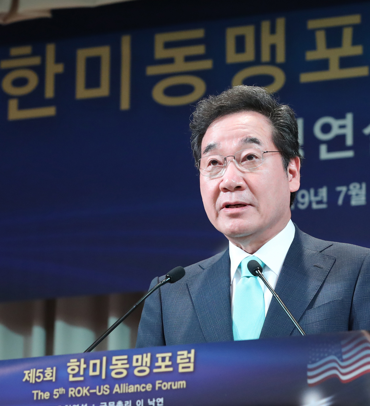 이낙연 국무총리가 5일 오전 서울 용산구 국방컨벤션에서 열린 한미동맹포럼에서 초청연설을 하고 있다. ［연합］