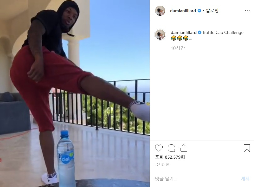 보틀캡챌린지에 도전한 데미안 릴라드.[데미안 릴라드 인스타그램 캡처]