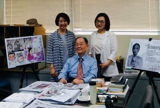 은수미 성남시장(뒤 오른쪽)이 김자동 회장(가운데)을 방문했다.[은수미 시장 페북 제공]