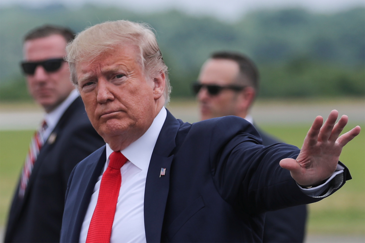 U.S. President Donald Trump returns waves after arriving in Morristown, New Jersey, U.S., on Friday. (Reuters)