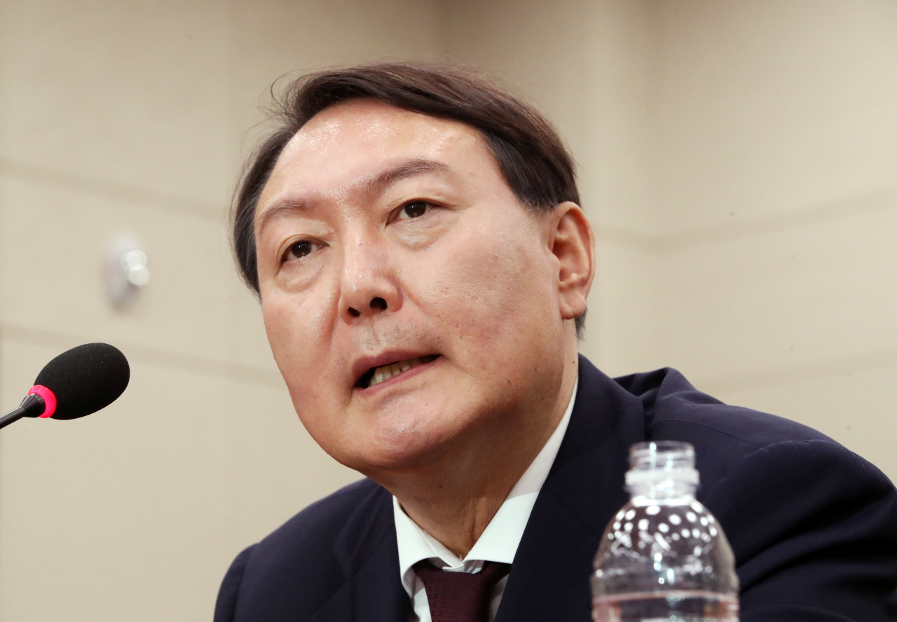 윤석열 검찰총장 후보자가 8일 국회 법제사법위원회에서 열린 인사청문회에서 질문에 답하고 있는 모습. [연합]