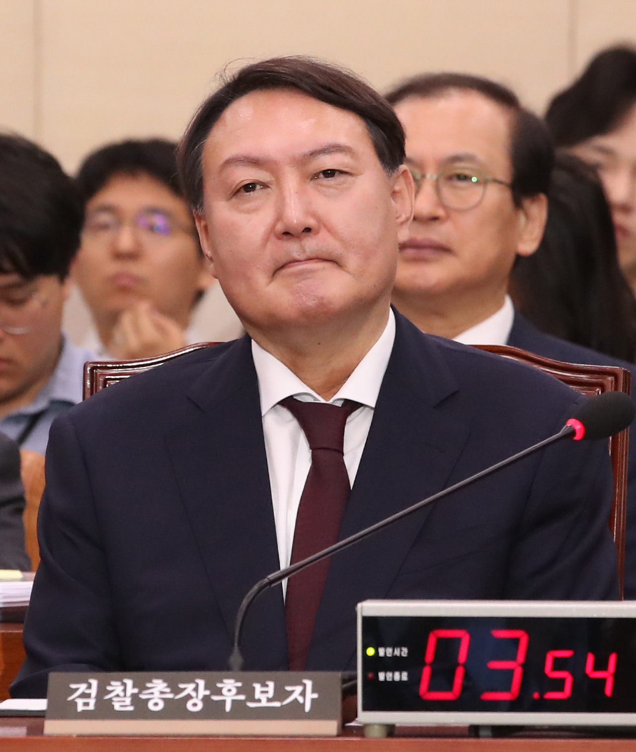 윤석열 검찰총장 후보자가 8일 국회 법제사법위원회에서 열린 인사청문회에서 의원들의 질의를 듣고 있다. [연합]