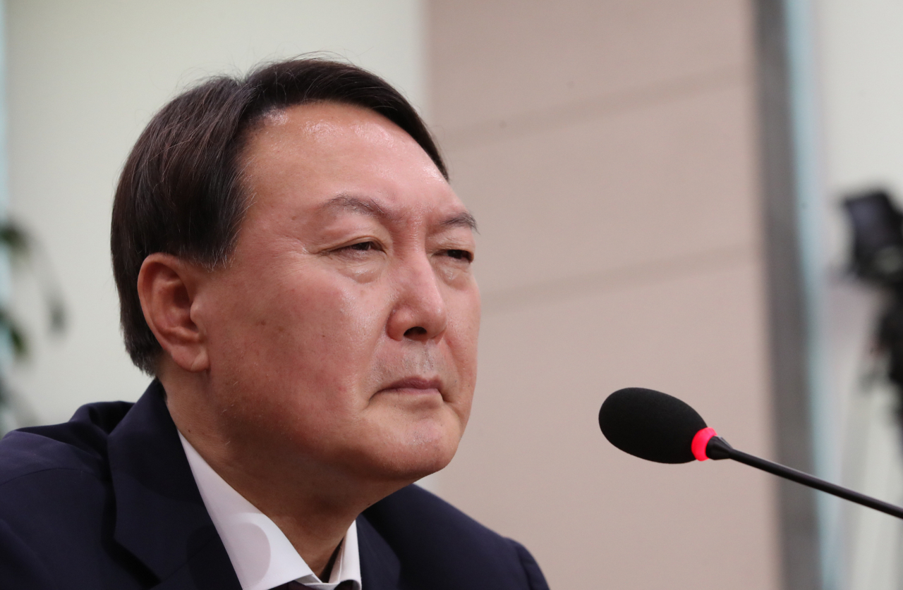 윤석열 검찰총장 후보자가 8일 국회 법제사법위원회에서 열린 인사청문회에서 의원들의 질의를 듣고 있다. 연합뉴스