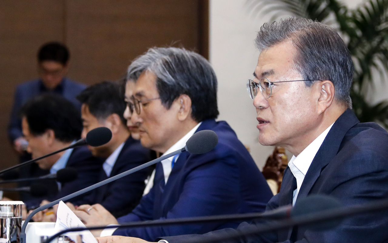 문재인 대통령이 8일 오후 청와대에서 열린 수석보좌관 회의에서 발언하고 있다. [연합]