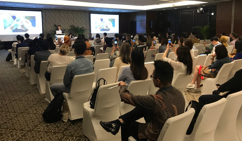대웅제약의 보툴리눔 톡신 제제 ‘나보타’가 세계 최대 국제미용성형학회 ‘IMCAS Asia 2019’에 참가해 나보타의 우수성을 알렸다. 최원우 웰스피부과 원장이 ‘나보타를 활용한 하이알-톡스(Hyal-Tox) 시술법’에 대해 발표하고 있다.