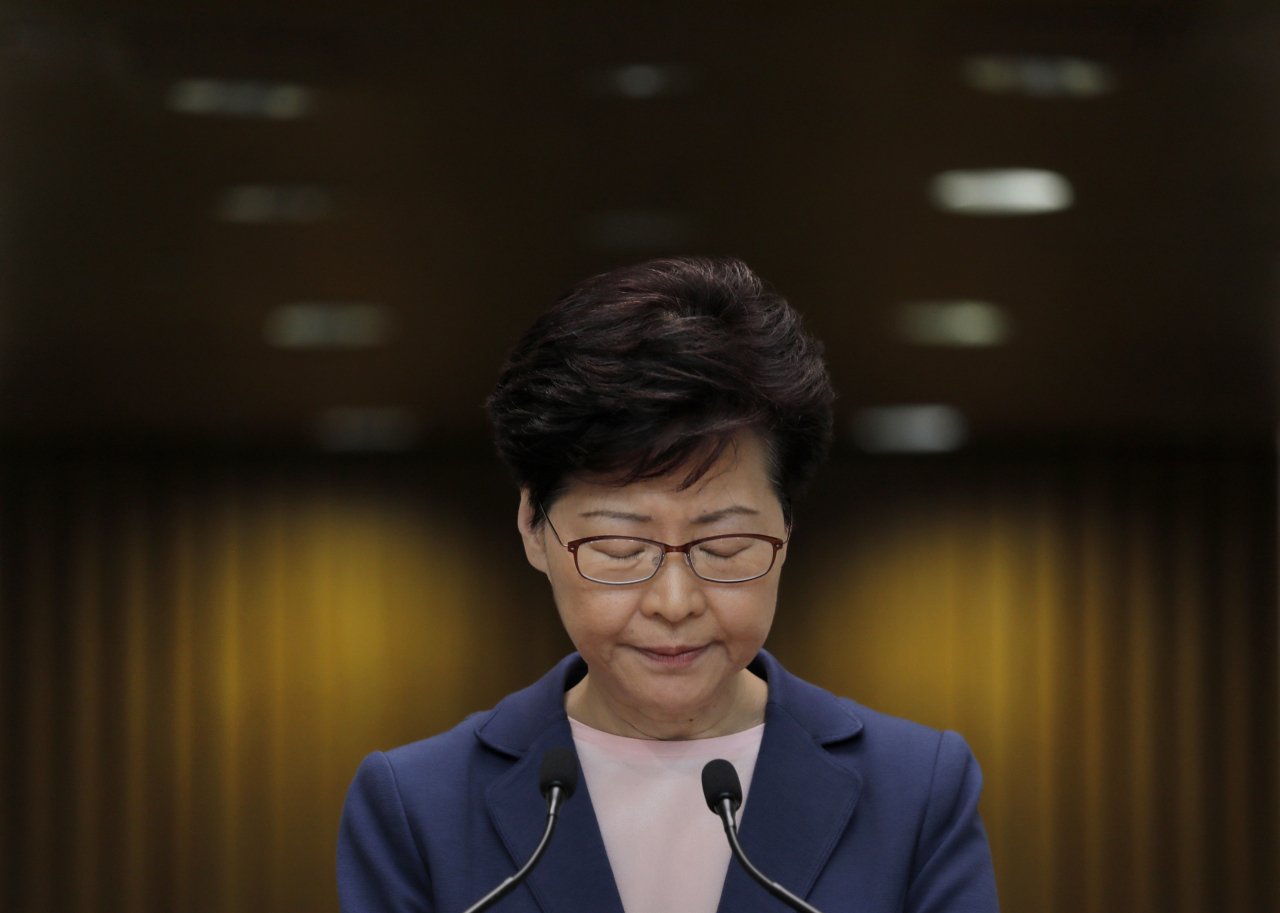 캐리 람 홍콩 행정장관이 9일(현지시간) 기자회견을 통해 송환법이 철회됐다고 말했지만, 시위대가 요구하는 대로 법안이 철회 수순을 밟고 있는지 여부에 대해서는 분명한 입장을 내놓지 않았다. [AP]