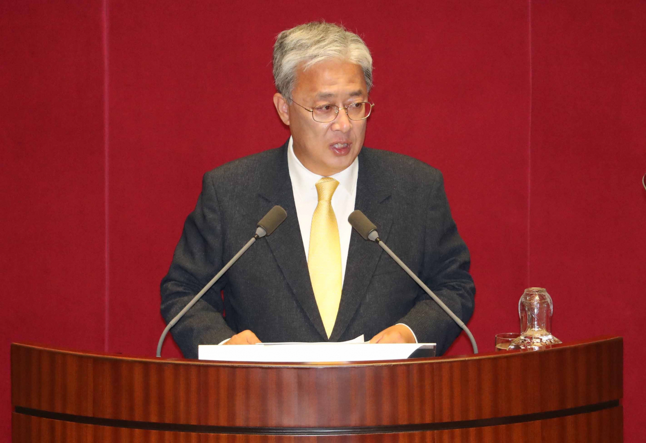 민주평화당 유성엽 원내대표가 9일 오후 국회 본회의장에서 비교섭단체 대표연설을 하고 있다. [연합]