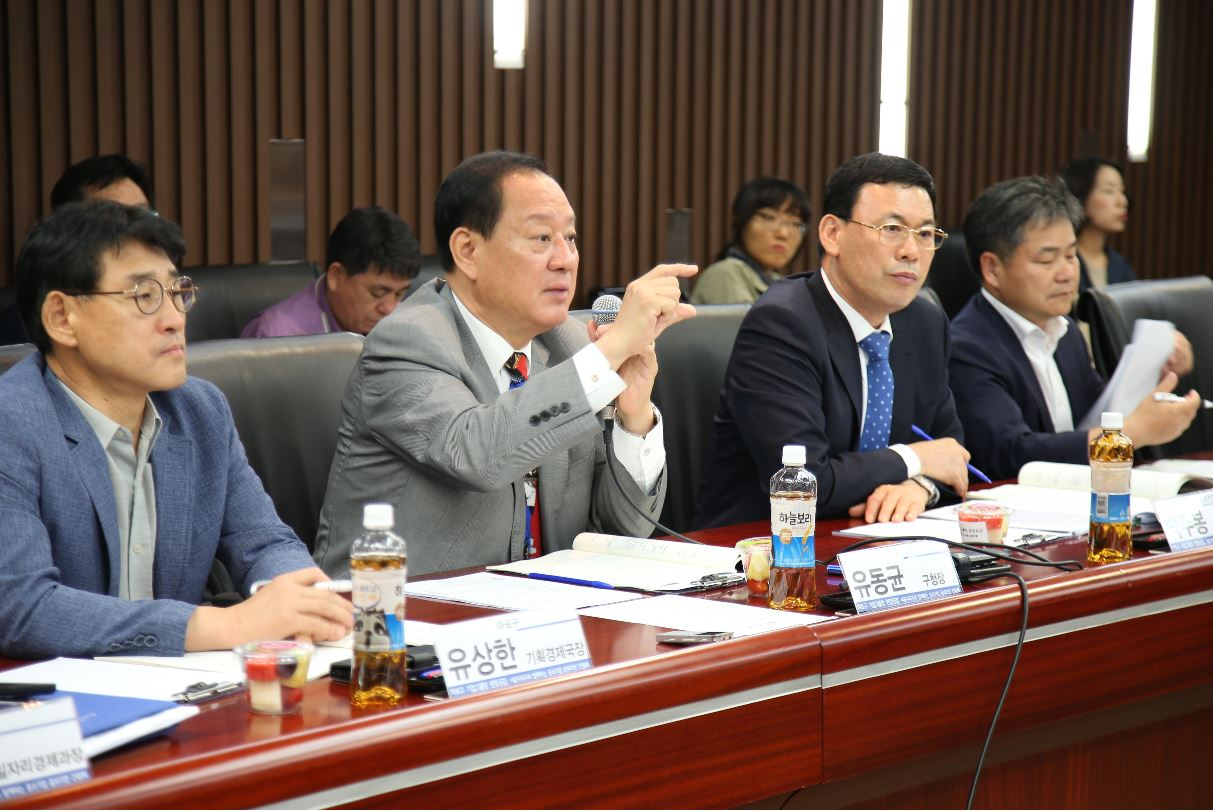 유동균 마포구청장이 중소기업 옴부즈만 기업그물망 현장공감 간담회에서 발언하고 있다. [마포구 제공]