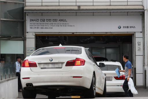 긴급 안전 진단 서비스를 받기 위해 대기 중인 BMW 차량들. [연합뉴스 제공]