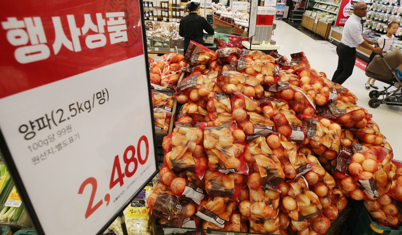 지난달 30일 서울의 한 대형마트에 양파가 진열돼 있다. [사진=연합뉴스]