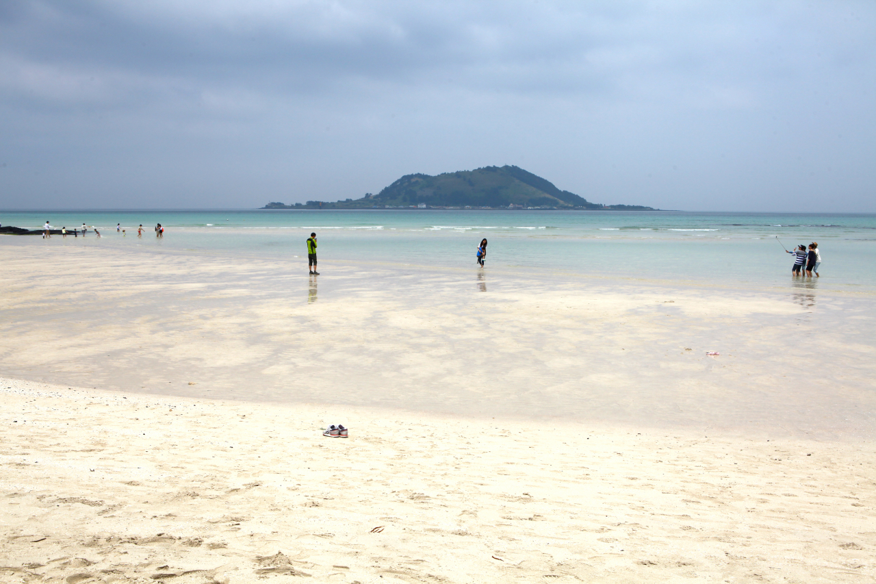 제주 협재해변.