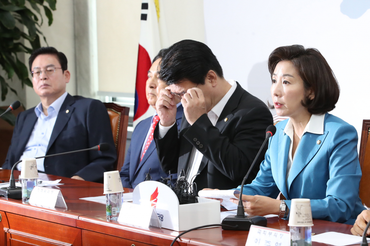 나경원 자유한국당 원내대표가 10일 국회에서 열린 원내대표·중진의원 연석회의에서 발언하고 있다. [연합]